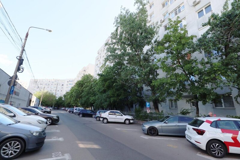 Metrou Dristor, apartament 2 camere decomandat, etaj 2/8, bloc 1985.