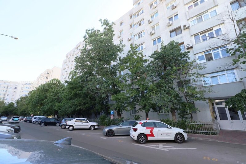 Metrou Dristor, apartament 2 camere decomandat, etaj 2/8, bloc 1985.